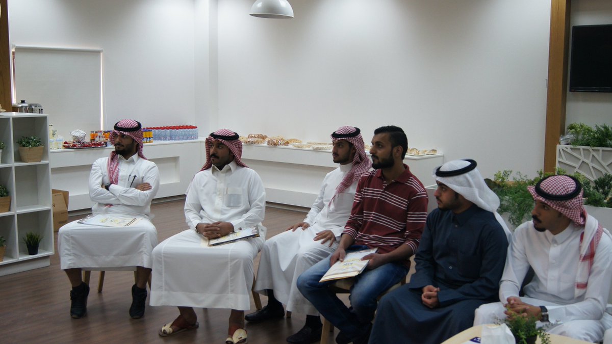 alumni_cbe's tweet photo. جانب من حفل الخريجين 371 يوم الأحد 15/5/1437 هـ. https://t.co/SHqgHaJZLC