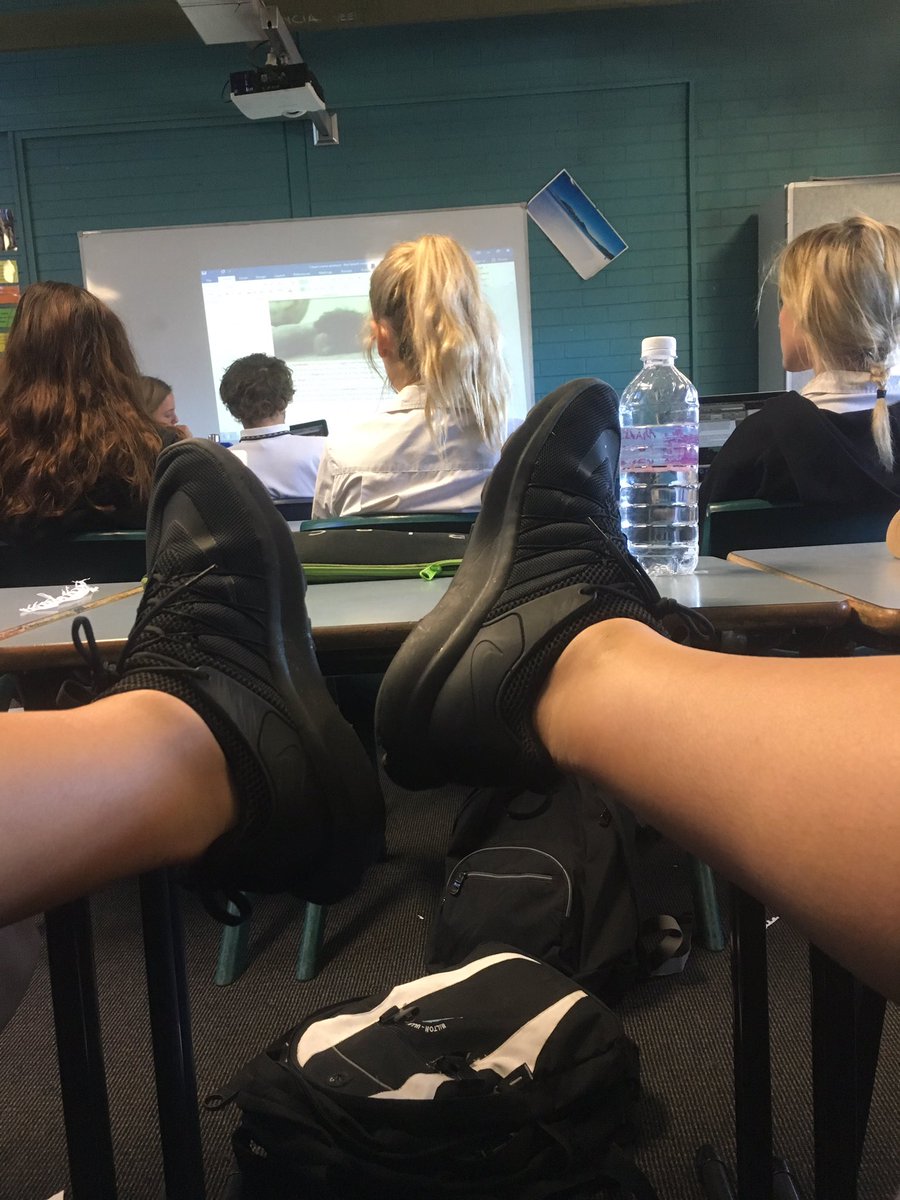 JackaPeel's tweet photo. Just farted then these chicks said ew hahahahahah #trickedthem #yolo https://t.co/Olrp3f9mj9