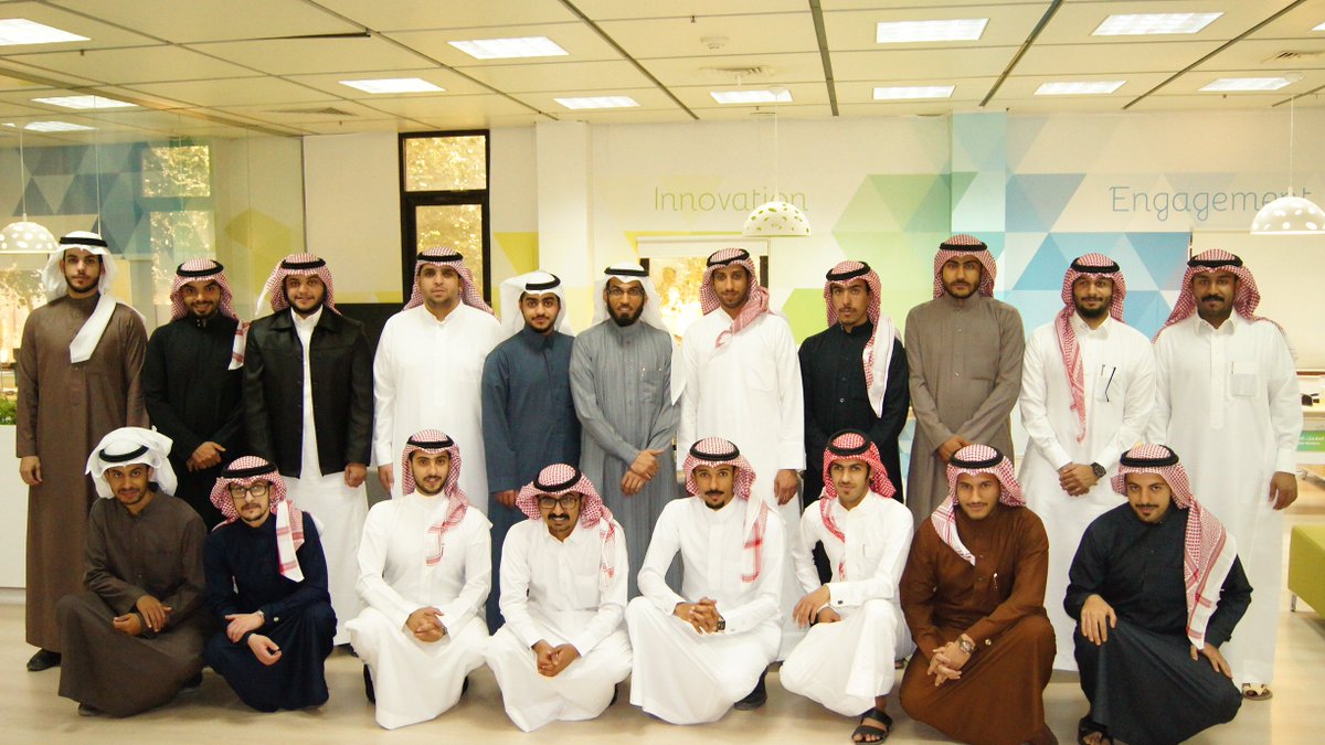 alumni_cbe's tweet photo. جانب من حفل الخريجين 371 يوم الأحد 15/5/1437 هـ. https://t.co/uC2CCFIsfr
