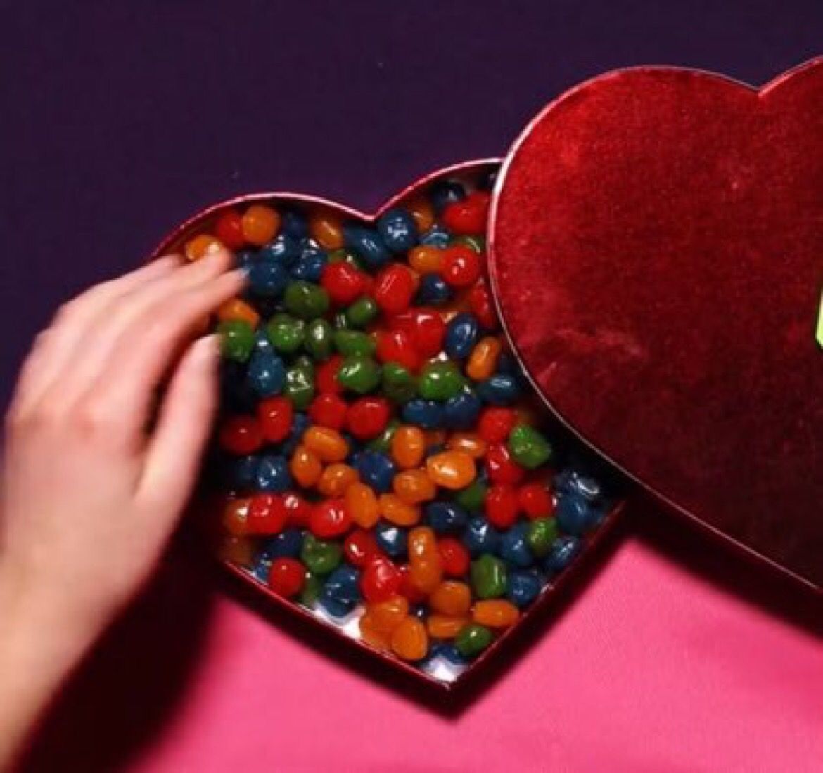 DariusCameron's tweet image. If someone did this for me I'd die I fucking love gushers