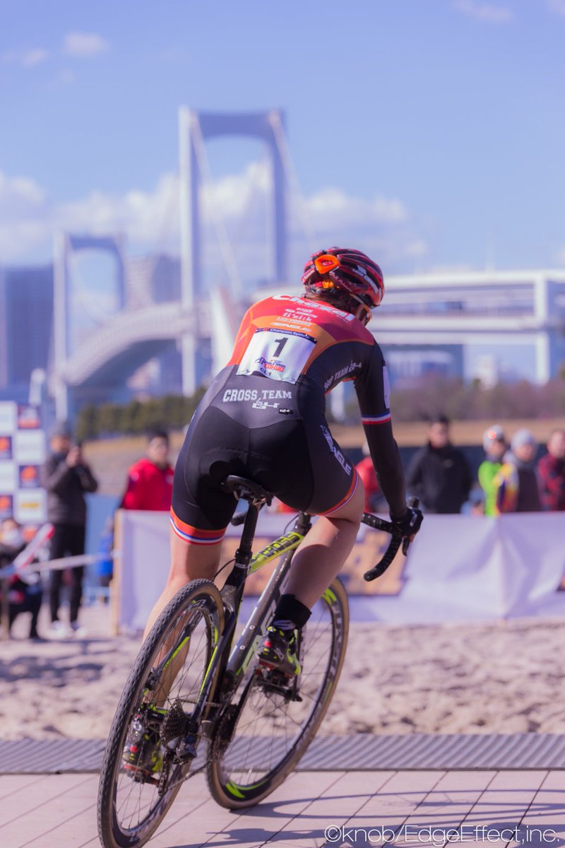knob_twitt's tweet photo. CL1で優勝したLucie Chainel選手のバックショット。かっけぇ・・・
#LucieChainel
#cxtokyo2017 https://t.co/4lr5HiUtX6