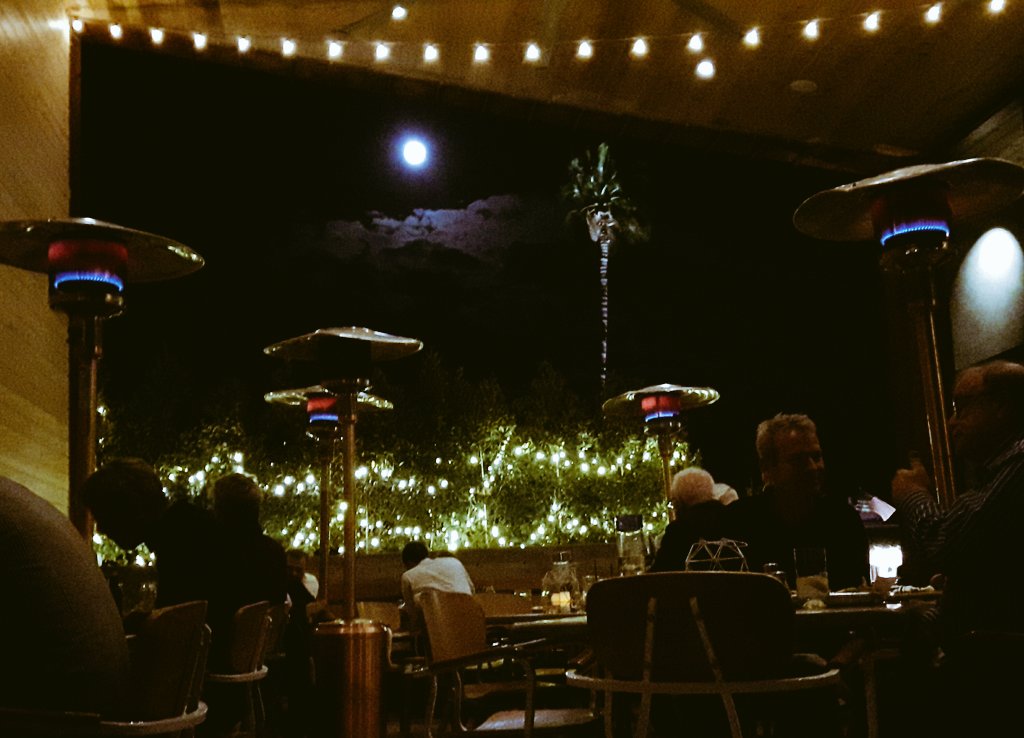 Fantastic food under a full moon at the wonderful #Resevoir <a href="/ArrivePS/">ARRIVE Palm Springs</a> <a href="/PalmSpringsCA/">Palm Springs Tourism</a> <a href="/VisitTheUSA/">Visit The USA</a>