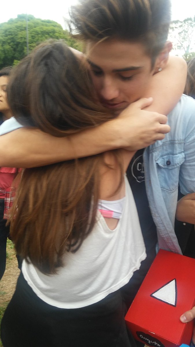 milumatadoraa's tweet photo. No supero tus abrazos y tus te amo 💕🔱 @AugusGimenez 
Por fin pude abrazarte, y decirte cuanto te amo. Gracias por ser como sos 💞🎥 #Auguster💪 https://t.co/jFaJPBsGDX