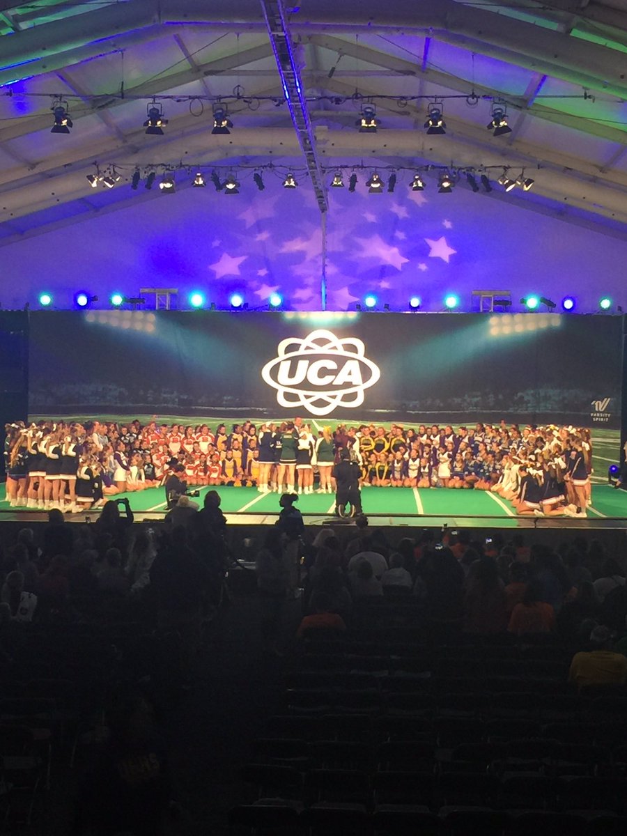 DSHS Cheerleaders tweet media