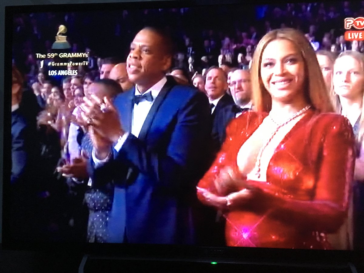 ffwlss's tweet photo. 😍😍😍😍😍Beyonce is QUEEN 👑🐝 #BeyonceGrammys https://t.co/Inm8LHOKwP