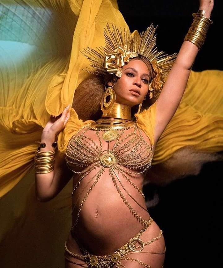 PAePH's tweet photo. Beyoncé grávida Representando no Grammy ❤ #Grammy #BeyonceGrammys https://t.co/FhAAfGjU6J