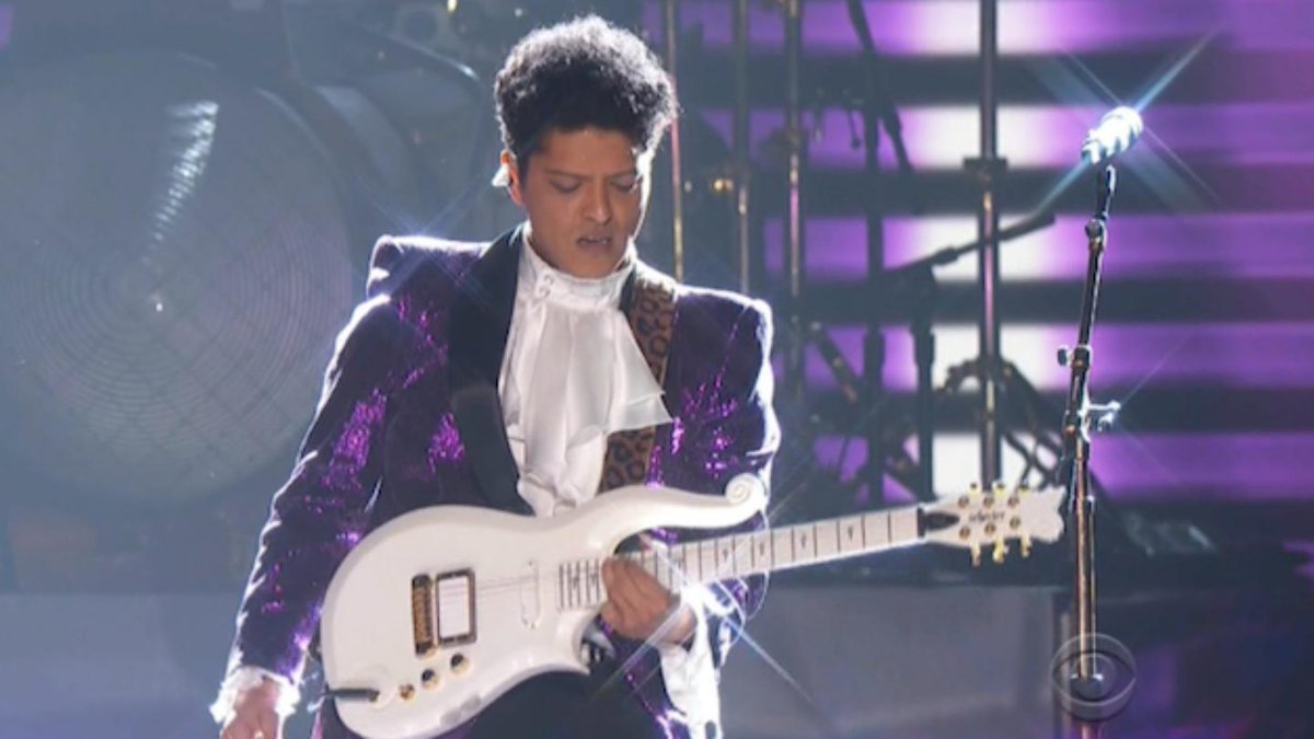 NoiseyMusic's tweet photo. Watch Bruno Mars pay tribute to Prince at tonight's #grammys https://t.co/J59R4bgOTv https://t.co/nCWCw5adLA