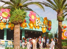 MilfDisney's tweet photo. everybody knows POP CENTURY has the MOST BEAUTIFUL MOMS and LOVELY LADIES, right @SuperWeenieHtJr? https://t.co/MTbQwCCF0M