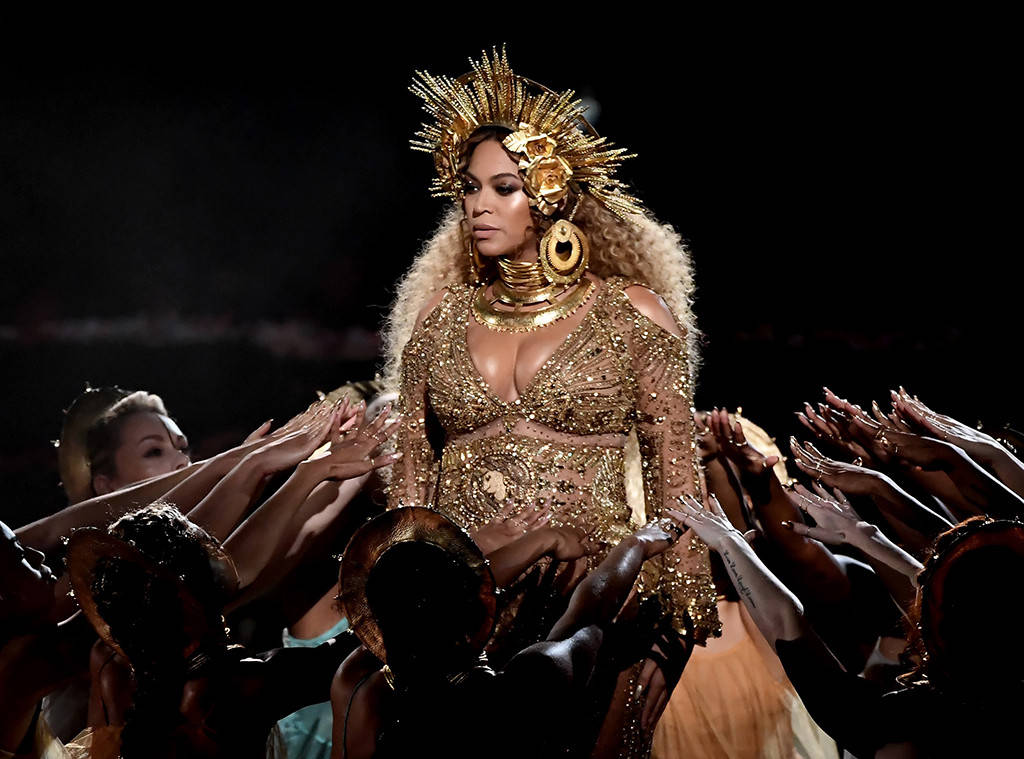 enews's tweet photo. 31 pieces of jewelry and 23 seconds of singing while being tipped over. That's a Beyoncé performance for you: https://t.co/9aIlCIN9Kw https://t.co/yypjPglVtR
