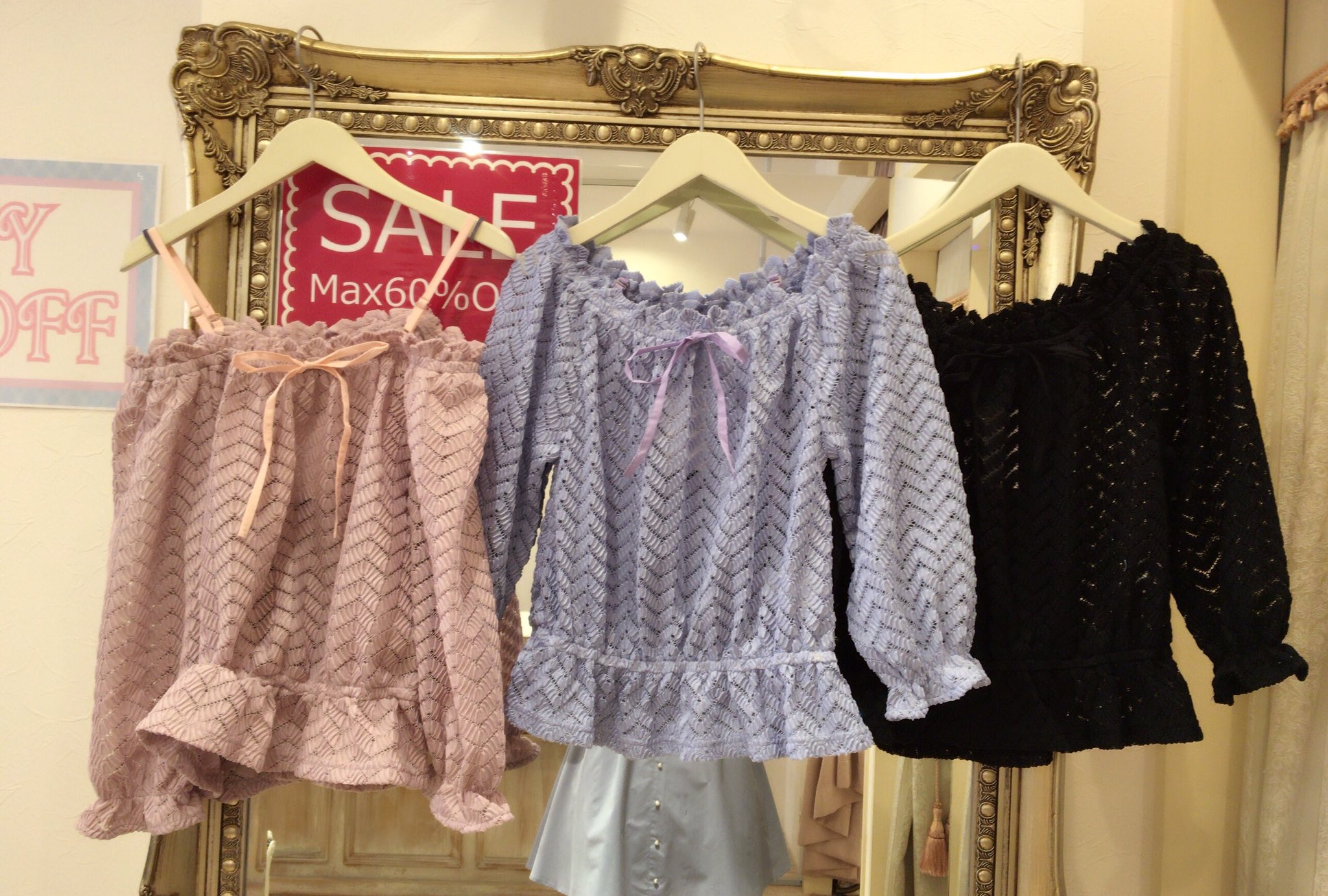 Amavel 池袋店 本日の新作part1 レーススモックブラウス Price 3 996 Color ピンク サックス ブラック 肩紐付でいろいろなアレンジが楽しめるブラウスです フロントのリボンも女の子らしくて可愛いです Amavel アマベル T Co