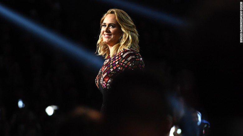 Adele, la gran ganadora de los Premios Grammy cnn.it/2l9bMKH #Grammy