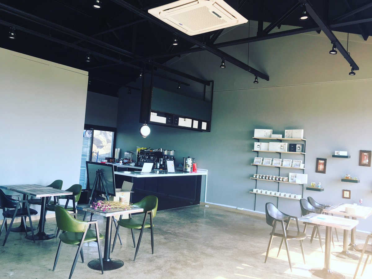 FlowerSomething's tweet image. 완성되어 가는 꽃썸카페

#꽃썸 #꽃썸카페 #꽃과썸타다 #동광육거리