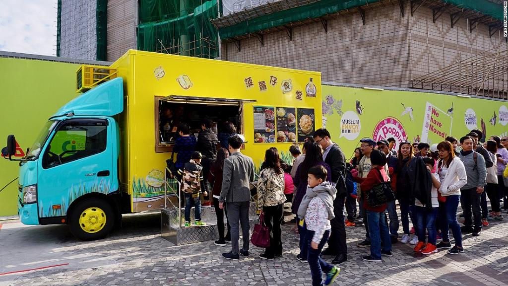 CNN's tweet photo. Food trucks finally hit the streets of Hong Kong https://t.co/h8kknjq4E4 https://t.co/eIAV7Ne1eD