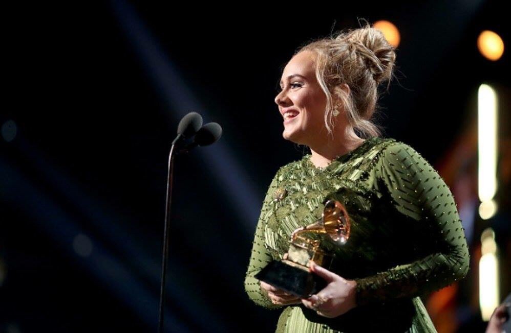 ADELE_THAILAND's tweet photo. รางวัลของอะเดลในงาน #Grammys ปีนี้ค่ะ #Adele #AdeleTH https://t.co/cBTBxWmo6A
