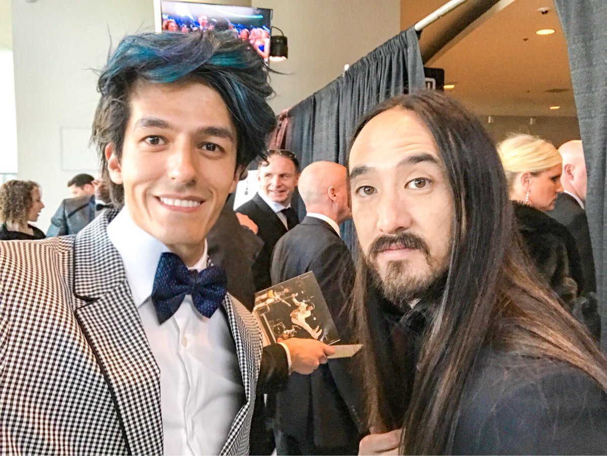 PPteamRaff's tweet photo. Aquí con @steveaoki en los #GRAMMYs #PolinesiosEnLosGrammy https://t.co/iBsk5fvJq1