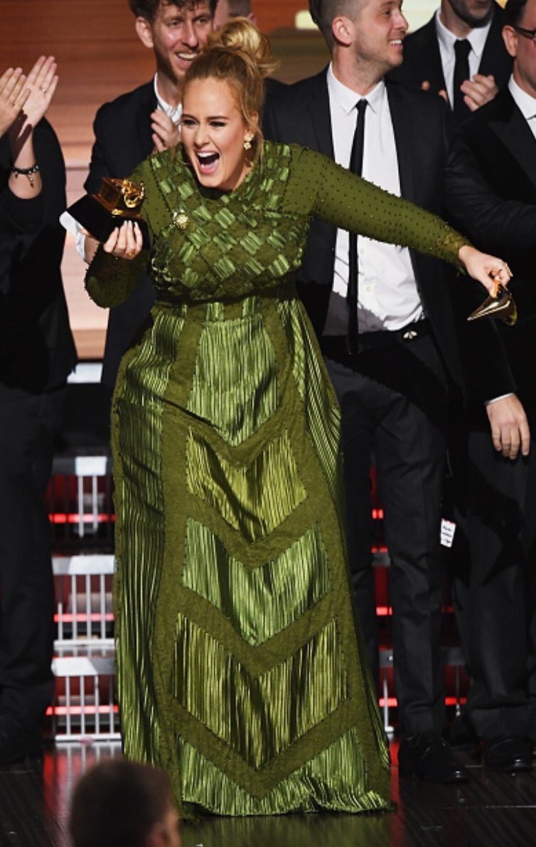 ADELE_THAILAND's tweet photo. เมจคะ ถอดรางวัลเล่นทำไม......😩😂😂😂😂 #GRAMMYs #Adele #AdeleTH https://t.co/lhJfAi3wZi