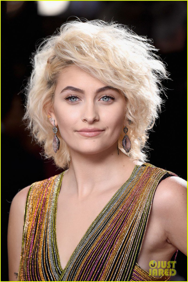 Paris Jackson ai Grammy Awards 2017 C4hrQPJW8AESA8n