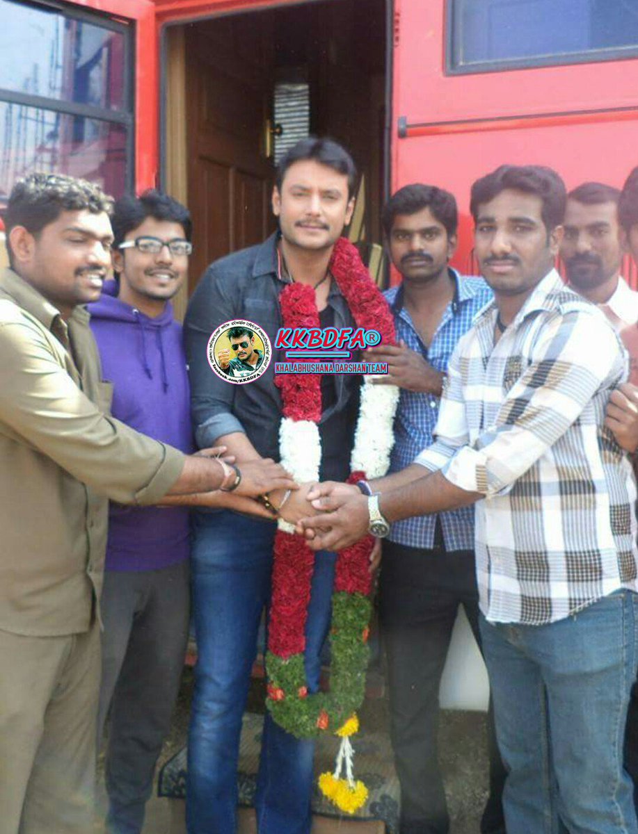 Darshanfanz's tweet photo. #ಕರುನಾಡ_ದಳಪತಿ
#ದರ್ಶನೋತ್ಸವ ಕ್ಕೆ ಕೇವಲ ೦3 ದಿನಗಳು ಬಾಕಿ...
03 Days To Go For #FANS_DAY
#BOSS_BIRTHDAY @dasadarshan https://t.co/XrFfVV2CzV