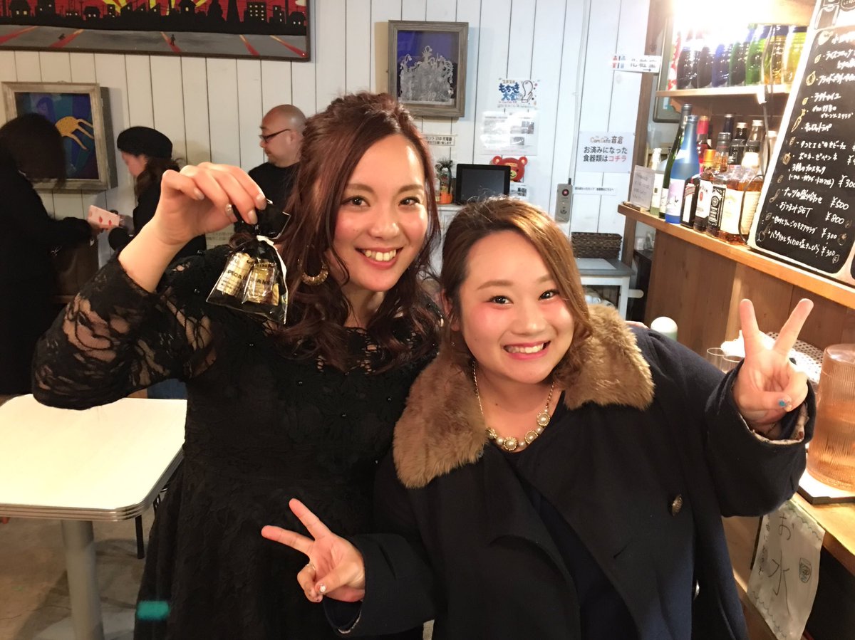 elephant_aya's tweet photo. 下北沢へいったのは大好きで止まない親友のライブヘ行ったから♡
何があっても彼女はいつもあややの味方でいてくれます。
出会ってくれてありがとう^^
心からう思える人。
#彼女の歌声は魔法
久々のゆっくんにも会えて嬉しかったー!
#彼の歌声もまたすてき
#WSTY
#ピアノも素敵 https://t.co/vJ7cJMRYBq