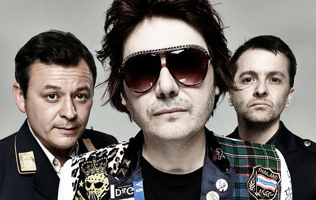 NME's tweet photo. Watch the epic trailer for @Manics new documentary film 'Escape From History' https://t.co/EJwBNjAZHe https://t.co/P0phBfaj8x