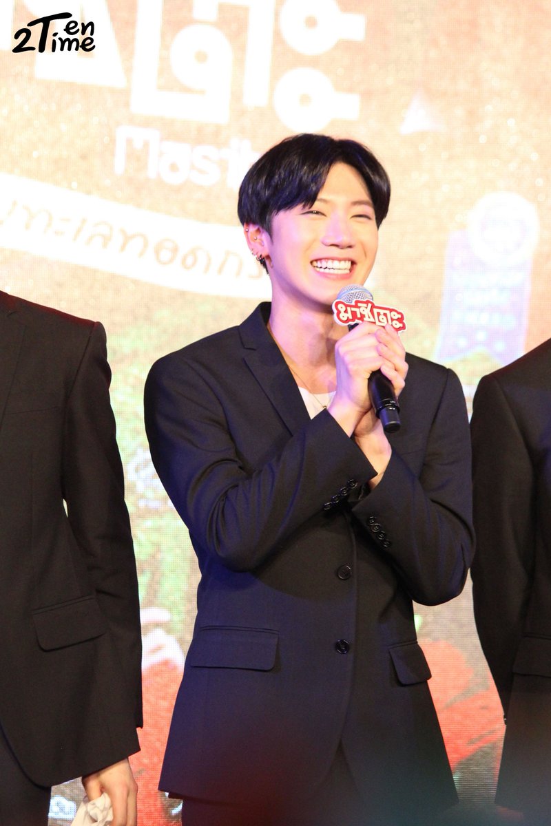 2tentime's tweet photo. 170207 #MasitaNewPresenters Press Conference #TEN #เตนล์  #텐 너무 너무 귀여워~~ ☺️☺️☺️ https://t.co/sS8HLeyur9