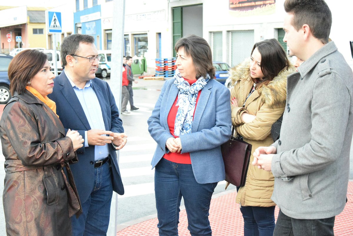 maherediadiaz's tweet photo. Más de 15.000 jóvenes esperan en #Málaga una respuesta del Gobierno. Exigimos a Rajoy que desarrolle el sistema de Garantía Juvenil. https://t.co/IJ5HE4l4R6