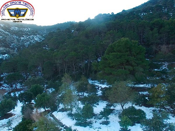 malagadronetech's tweet photo. Hace unas semanas con motivo de la gran nevada en #Alhauríndelatorre hicimos una fotografías en la Sierra de Jabalcuza que estaba nevada https://t.co/DvC95lBpG2