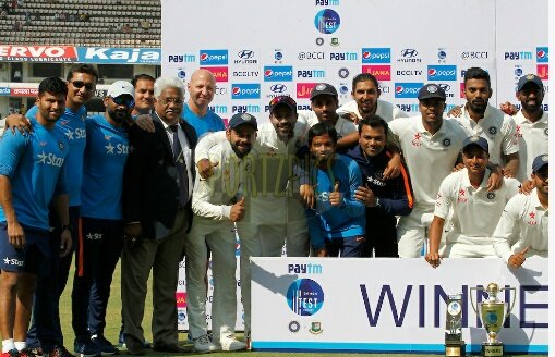 TeamVirat's tweet image. Indian Cricket Team pose for a group picture after winning the Series by 1-0! #IndvBan
