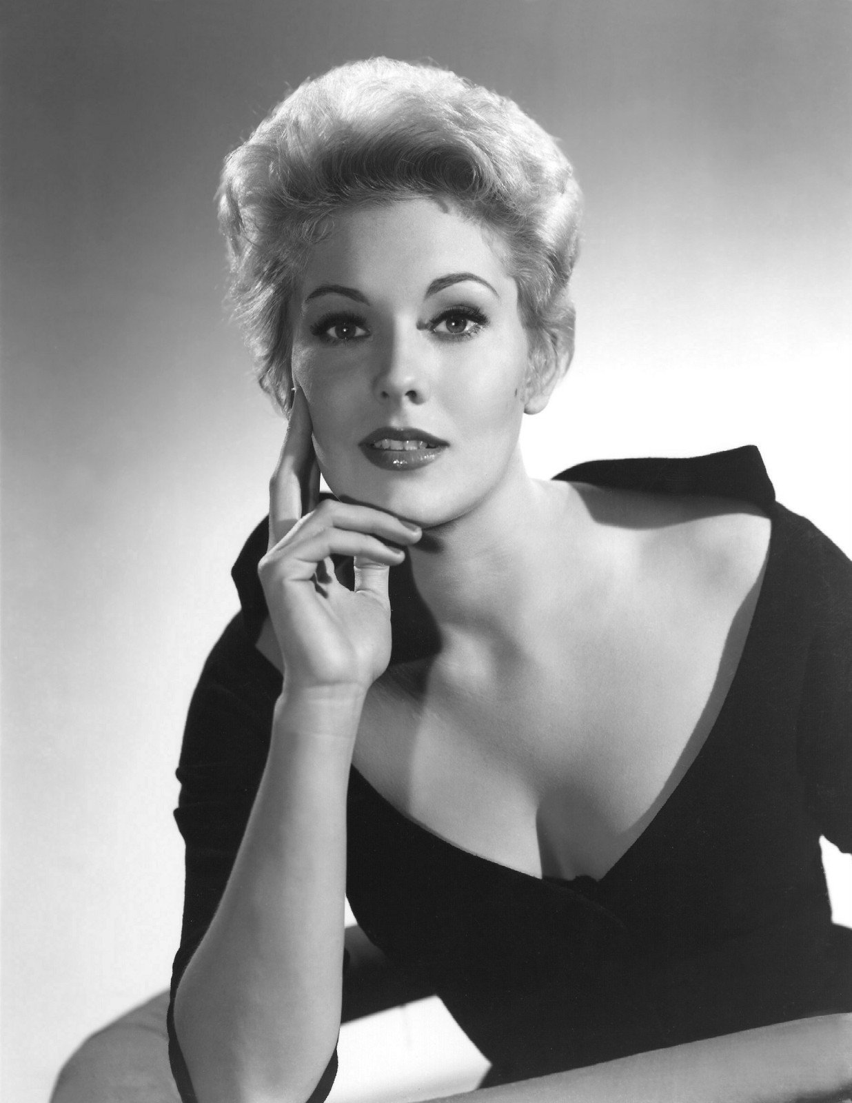 Happy Birthday, Kim Novak! Born 13 February 1933 in Chicago, Illinois 