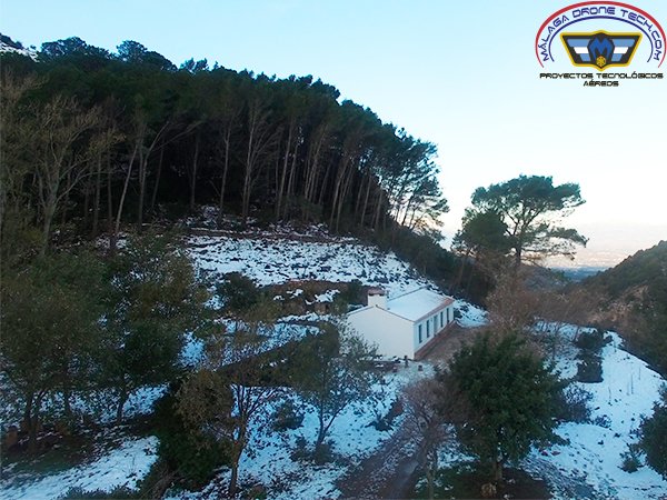 malagadronetech's tweet photo. Snow in Alhaurín de la Torre (Costa del Sol, Spain). Since many years ago, did not snowing in the montains of this village of Málaga https://t.co/S9qUoOOAvh