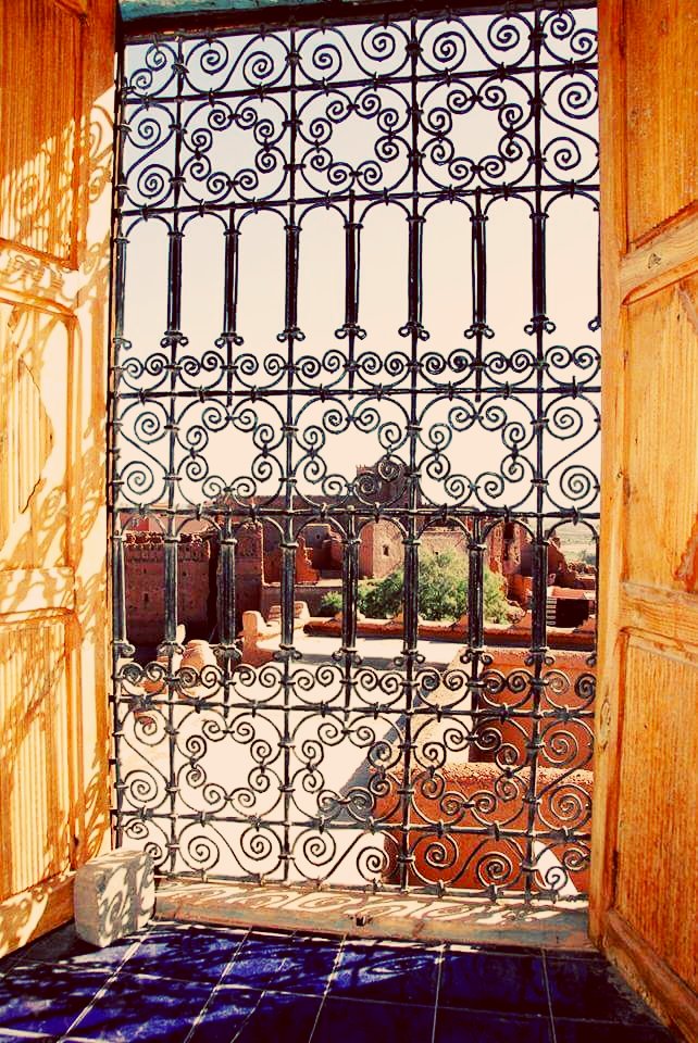 marocentusmanos's tweet photo. Las ventanas nos abren al mundo exterior🌞
#marruecos #morocco #africa #viajes #viajar #vacaciones #colores #amigos https://t.co/flQxUikfFZ