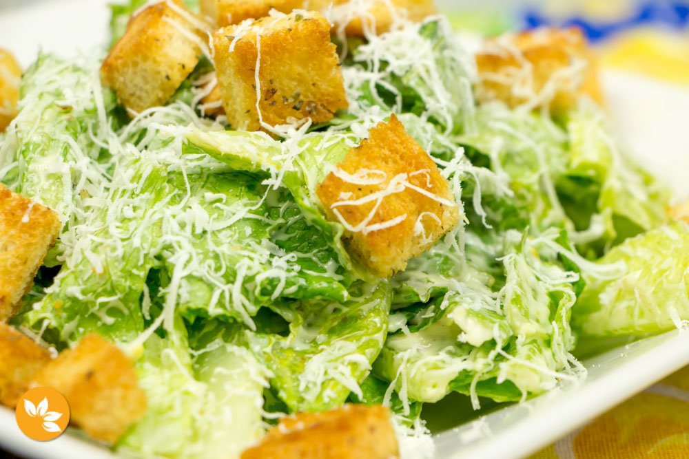 MarolaCarambola's tweet photo. Vamos começar a segunda-feira com uma #Receita de #SaladaCaesar?
-> https://t.co/WGrvm2Khus https://t.co/rRfw9gsqv0