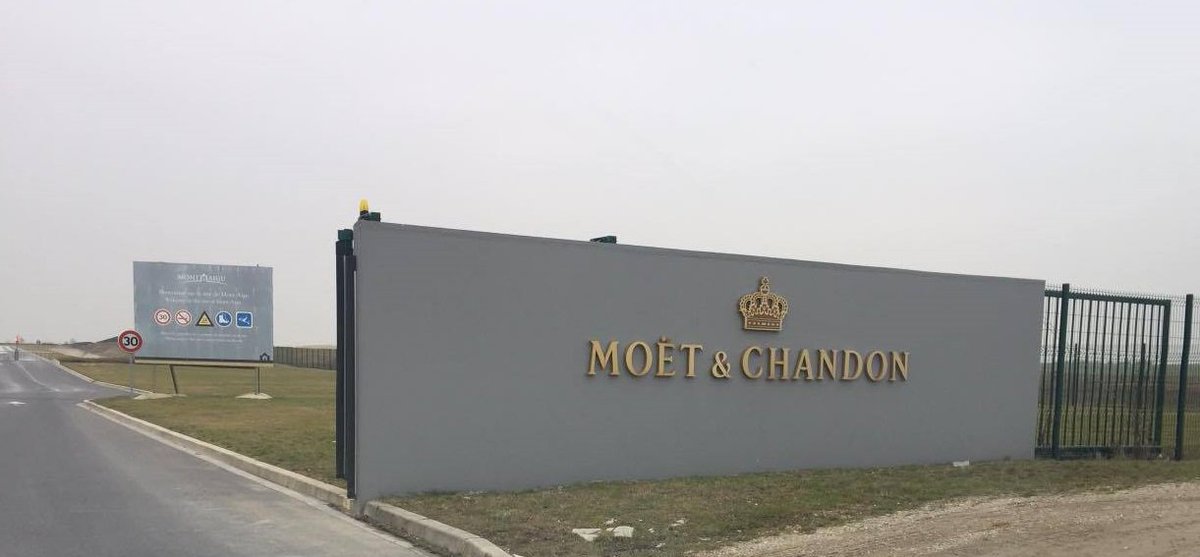 Quando impegno, volontà e duro lavoro danno grandi soddisfazioni... #rotojolly #remuage #giropallet #MoetChandon