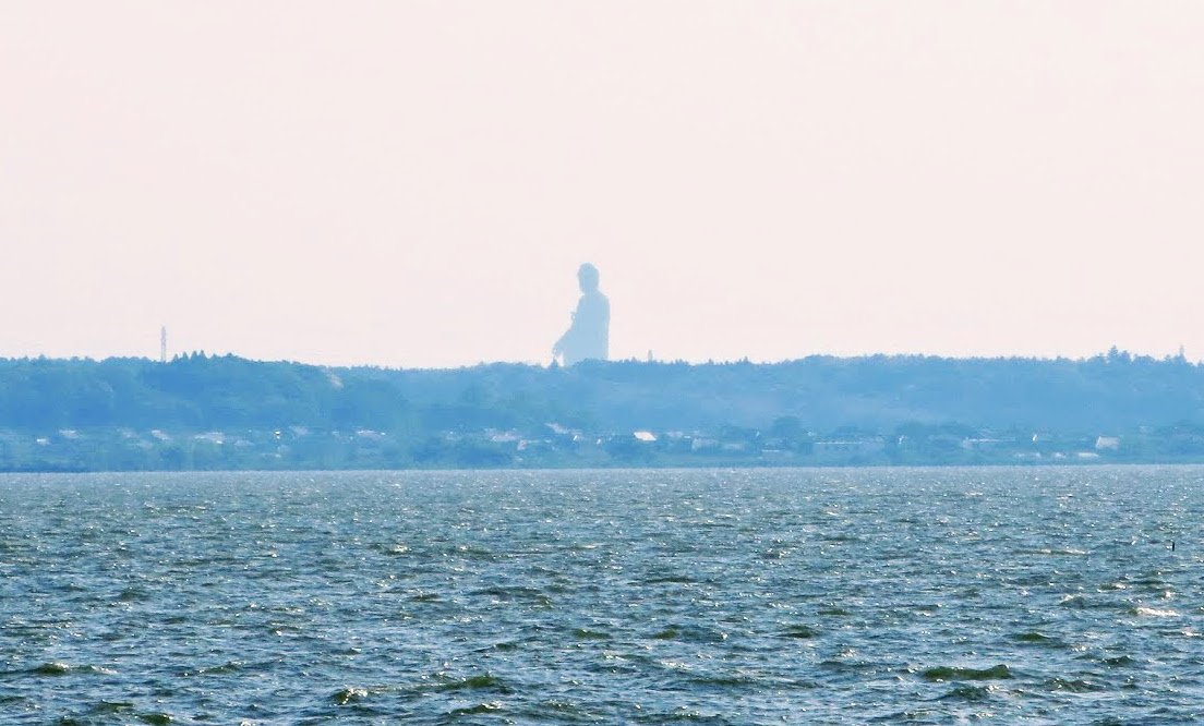 LocobeeApp's tweet image. 霞ヶ浦の向こう側に牛久大仏が見えます。大きい！
まちと旅人をつなぐ LocoBee → goo.gl/oMn5w0

#旅 #風景 #写真 #travel #beautifulview #photo #japan #LocoBee