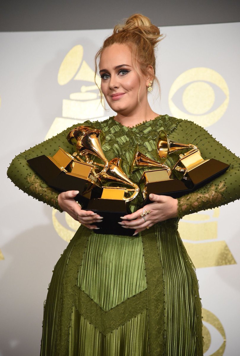 redintodaylight's tweet photo. Queen. #grammys https://t.co/QDApYRvu41