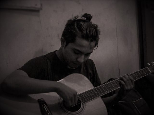 Bersenandung pelepas pilu di malam yang kelabu

#CintaDariSurga 
#perjuanganbelumselesai