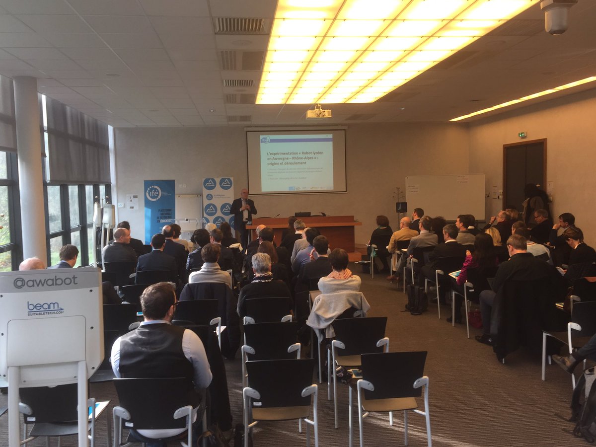 batier's tweet image. A la journée #robotaura @sandrineChaix annonce un déploiement de 15 robots de téléprésence dans les lycées de la region @auvergnerhalpes