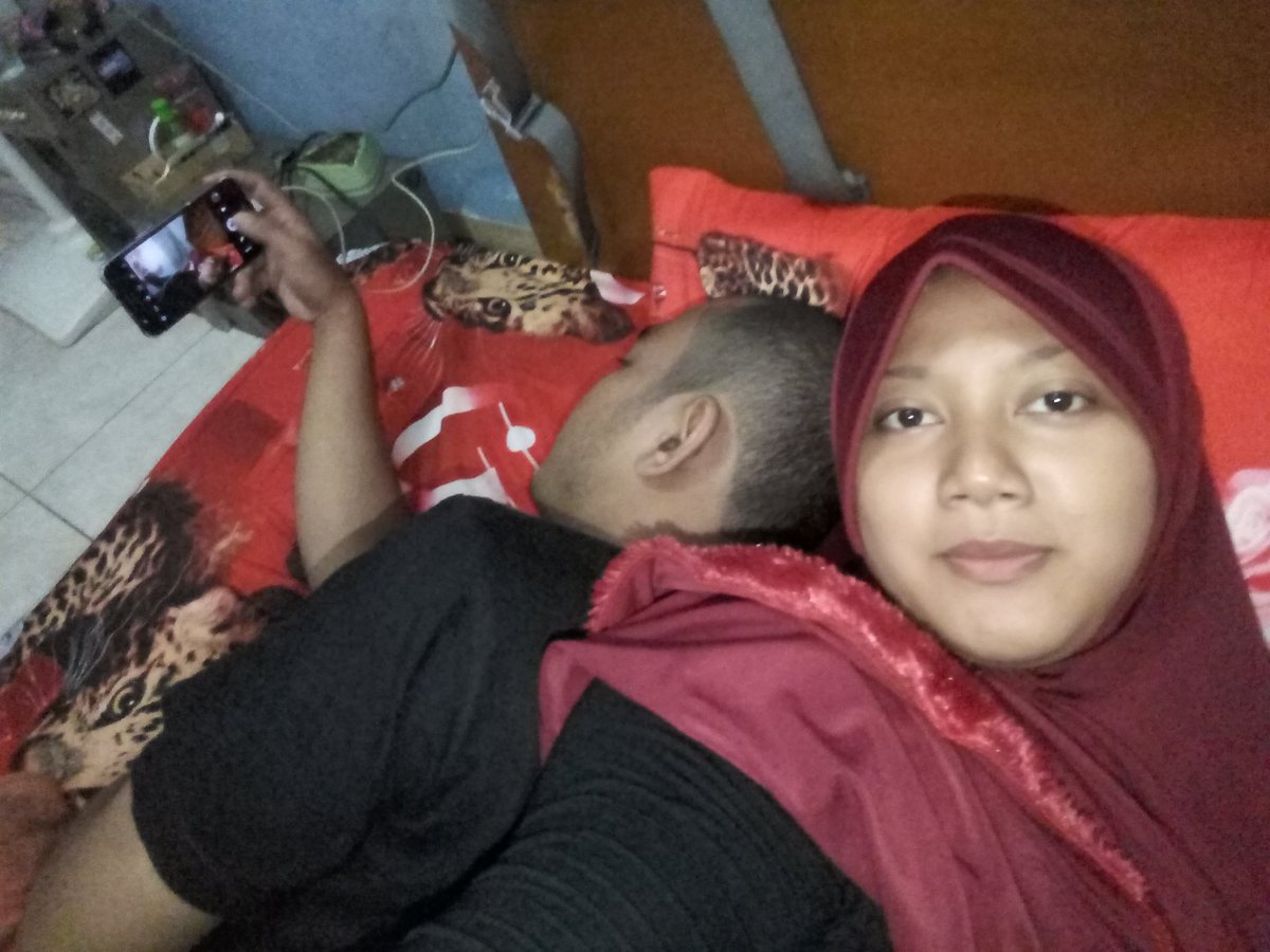 Cinta itu soal kebebasan dan kebahagiaan..
Lakukan apa yg menurutmu menyenangkan untukmu karena kekuranganku😚