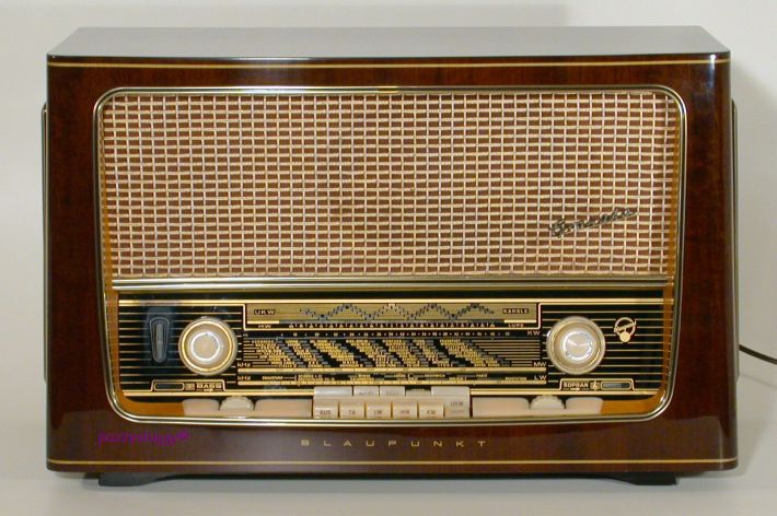 Meryvecino's tweet photo. 📻 Feliz #DiaMundialDeLaRadio @radio_bike os anima a emocionaros con este medio! 📻 Cómo hemos cambiado! https://t.co/tIA6Os6pzb