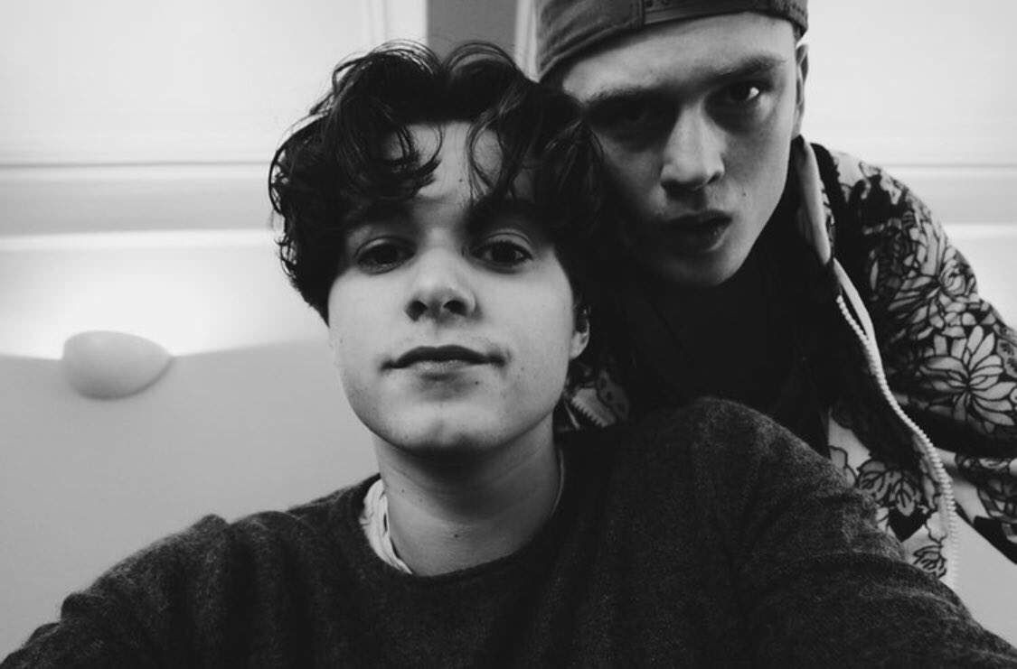 everythingsbws's tweet image. if she stans brad she stans art.