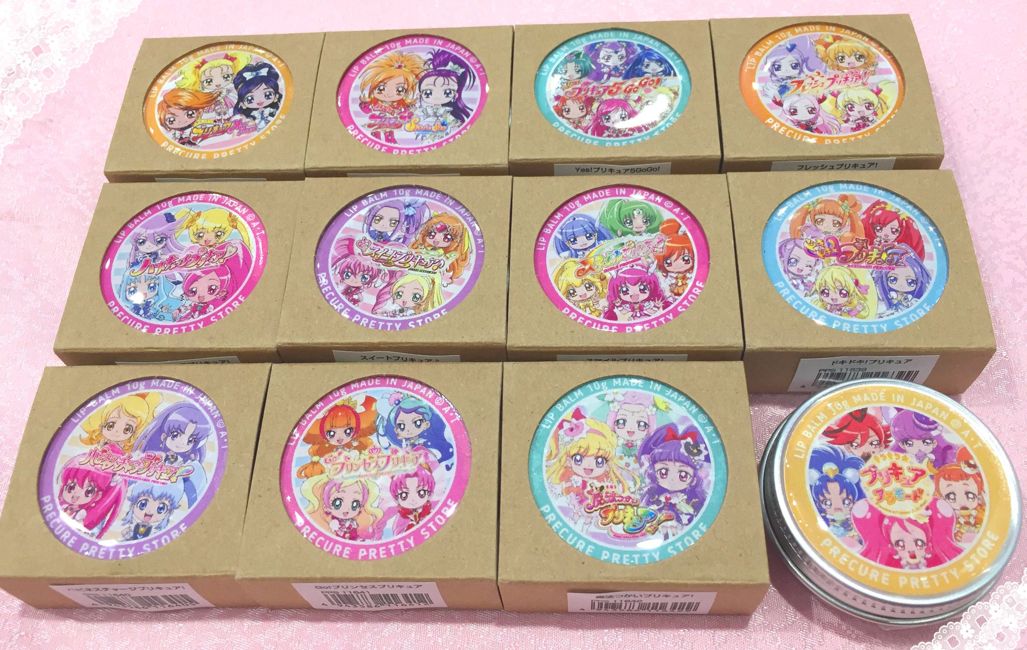 プリキュア プリティストア 商品 プリティストア限定 リップ缶 モイスチャーリップケアクリーム 648 税込 歴代の プリキュアたちが大集合 どれにしようか迷っちゃう 高保湿のクリームだから寒い季節に大活躍 プレゼントにも