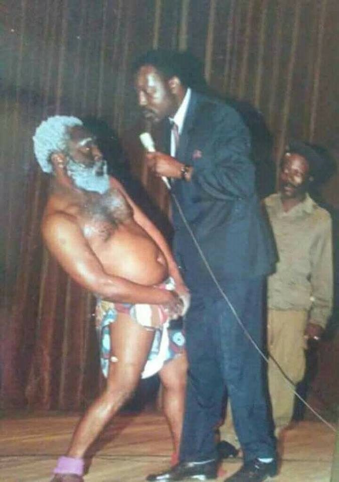 toofinevicky's tweet photo. Afana Dieudonne aka 😂#JeanMichelKankan😂.The greatest #Comdedians #Cameroon has ever had. Died on Feb 13th #RIP #standup #comedy #fun #Funny😜 https://t.co/83yyUkoEvX