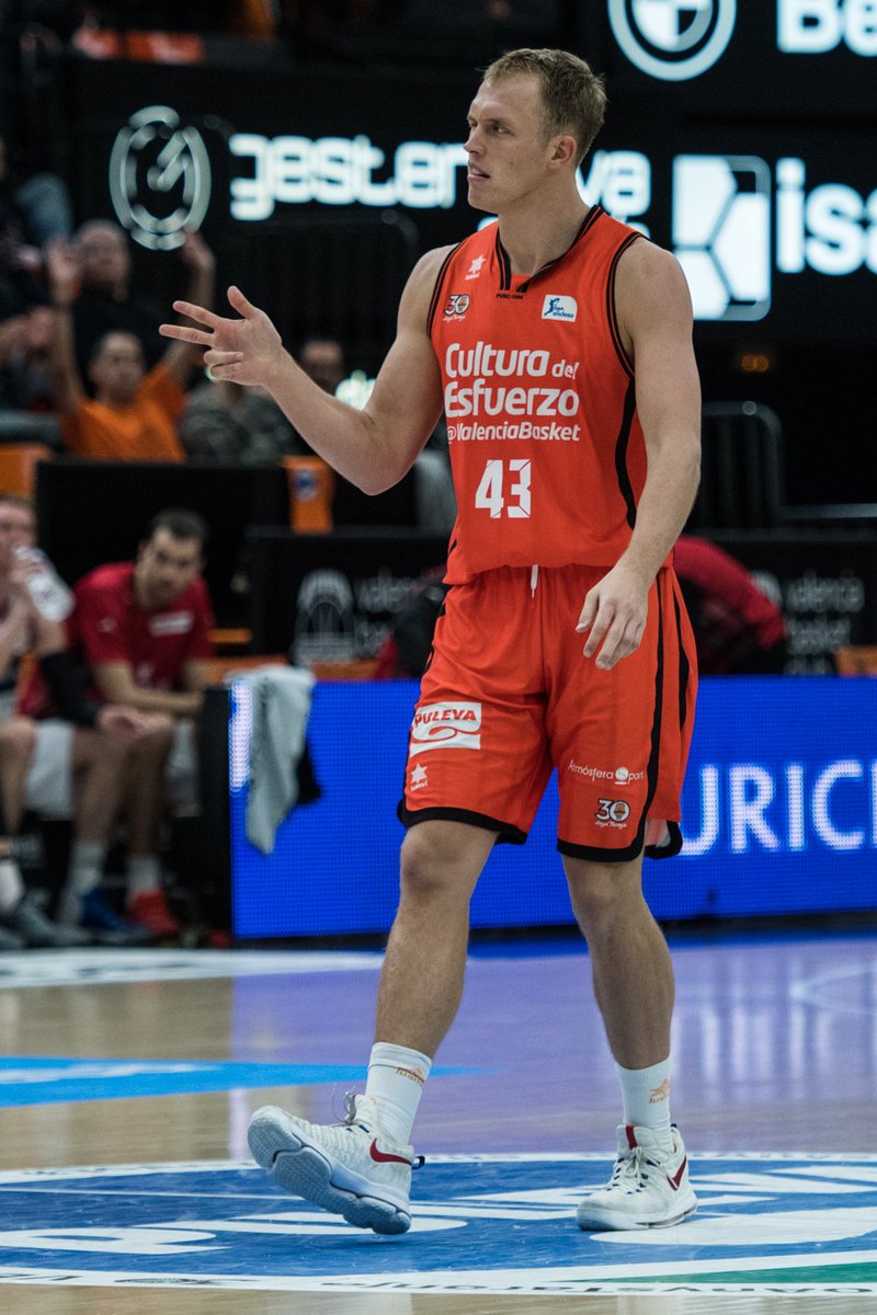 solobasket's tweet photo. GALERÍA DE IMÁGENES📸: @valenciabasket vs @Basket_Zaragoza . Fenomenal trabajo de @jmcasaresfoto 

https://t.co/elGolcha5s https://t.co/SUNMngCc4Q
