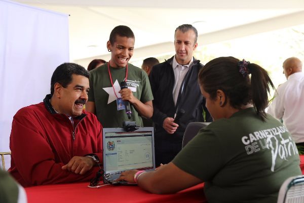 ConElMazoDando's tweet image. Presidente Maduro califica “exitosa” jornada de los Clap y carnetización de la Patria wp.me/p7jxjR-pyE