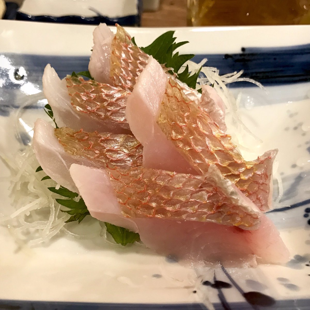 Ucchi お疲れさま っす From 磯丸水産 分倍河原店 本日のおすすめより網代産 レンコダイ刺身 さあカンパ イ ゝ レンコダイ刺身 レンコダイ 連子鯛 キダイ 刺身 Sashimi 磯丸水産 居酒屋 居酒屋大好き T Co