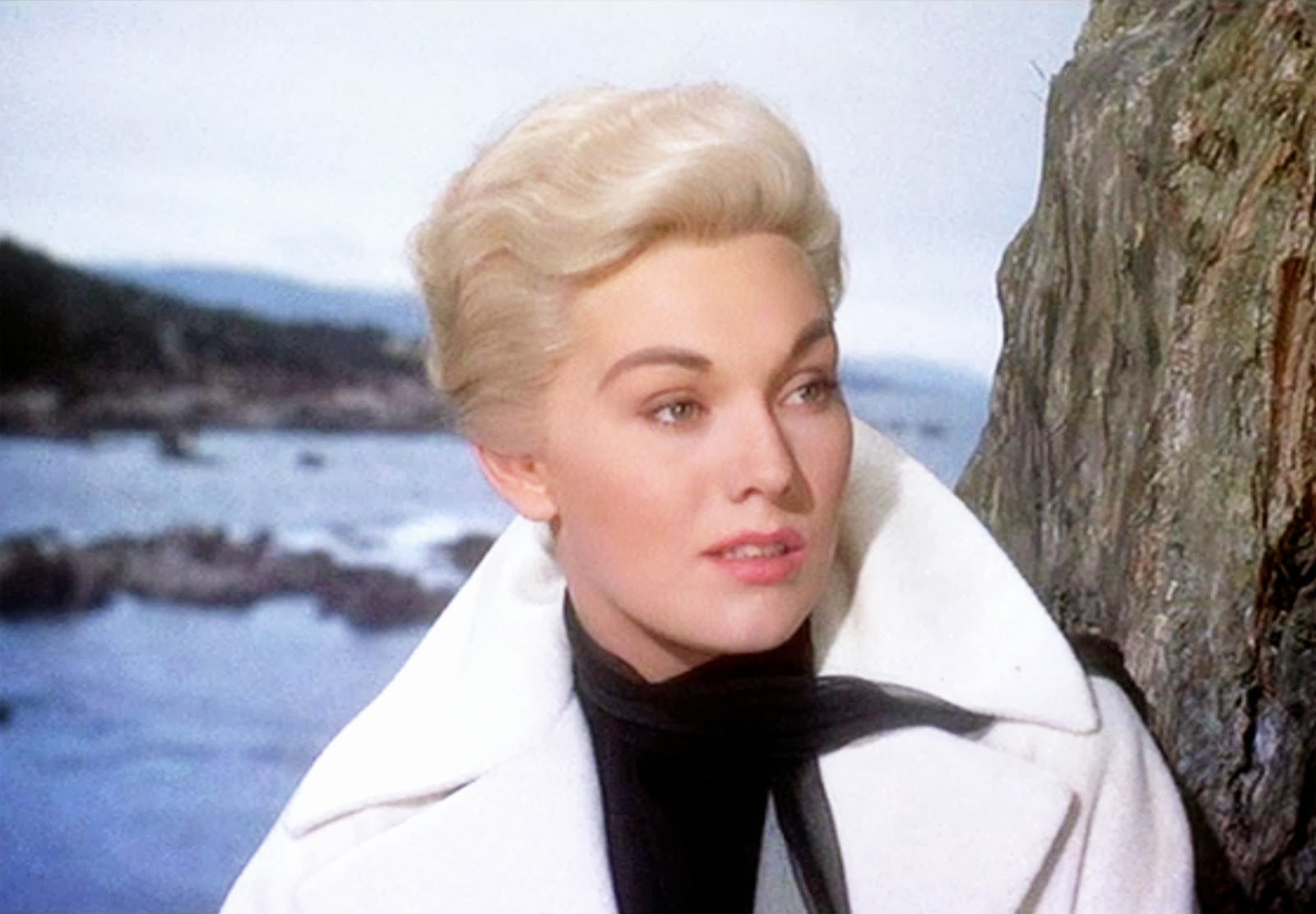 Happy birthday to a dazzling star of the silver screen, the drop-dead gorgeous Kim Novak! 