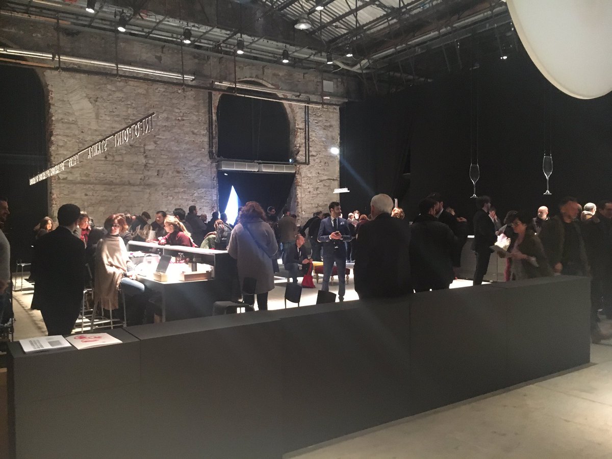quintoquarto's tweet photo. #cccollection alla Leopolda ad assaggiare vino https://t.co/ue7ccorztm