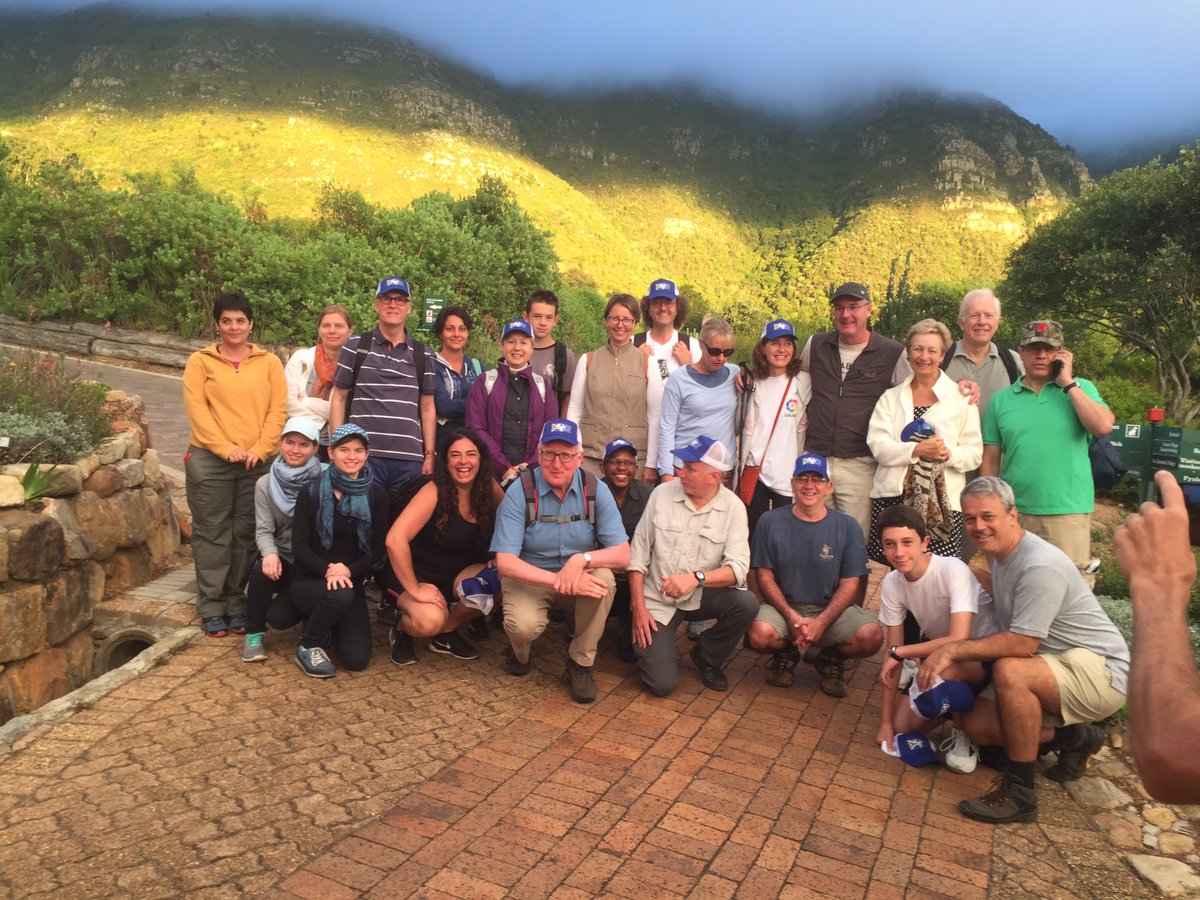 BelenCalvoEU's tweet photo. #SA_EUtalk EU #Freedomhike w/ @sellohatang to mark #27for27 Thank you @SANParks & @EmbEspPretoria for great hike table mountain & paella! https://t.co/jUTWodn7kD