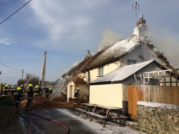 ndgazette's tweet photo. Our reporter is at the scene of a thatch fire at The Bell Inn in #Parkham - find out more here: https://t.co/6bt5QQUsKL #NDevon #DevonRoads https://t.co/vXkGz39tGf