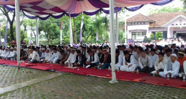 arvi_tangerang's tweet photo. Bupati Tangerang Istigosah Bersama Warga Panongan
https://t.co/Bhpi63lY7f
#Breakingnews @restrotangkot https://t.co/wRnWt7nUf7